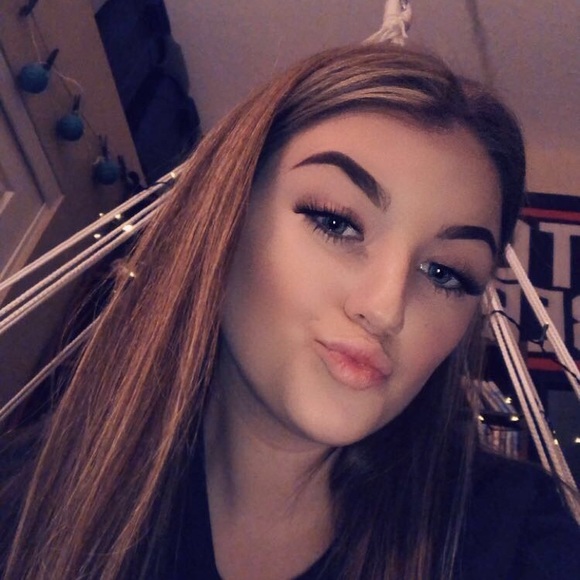 Meet your Posher, Emily - Picture 1 of 1